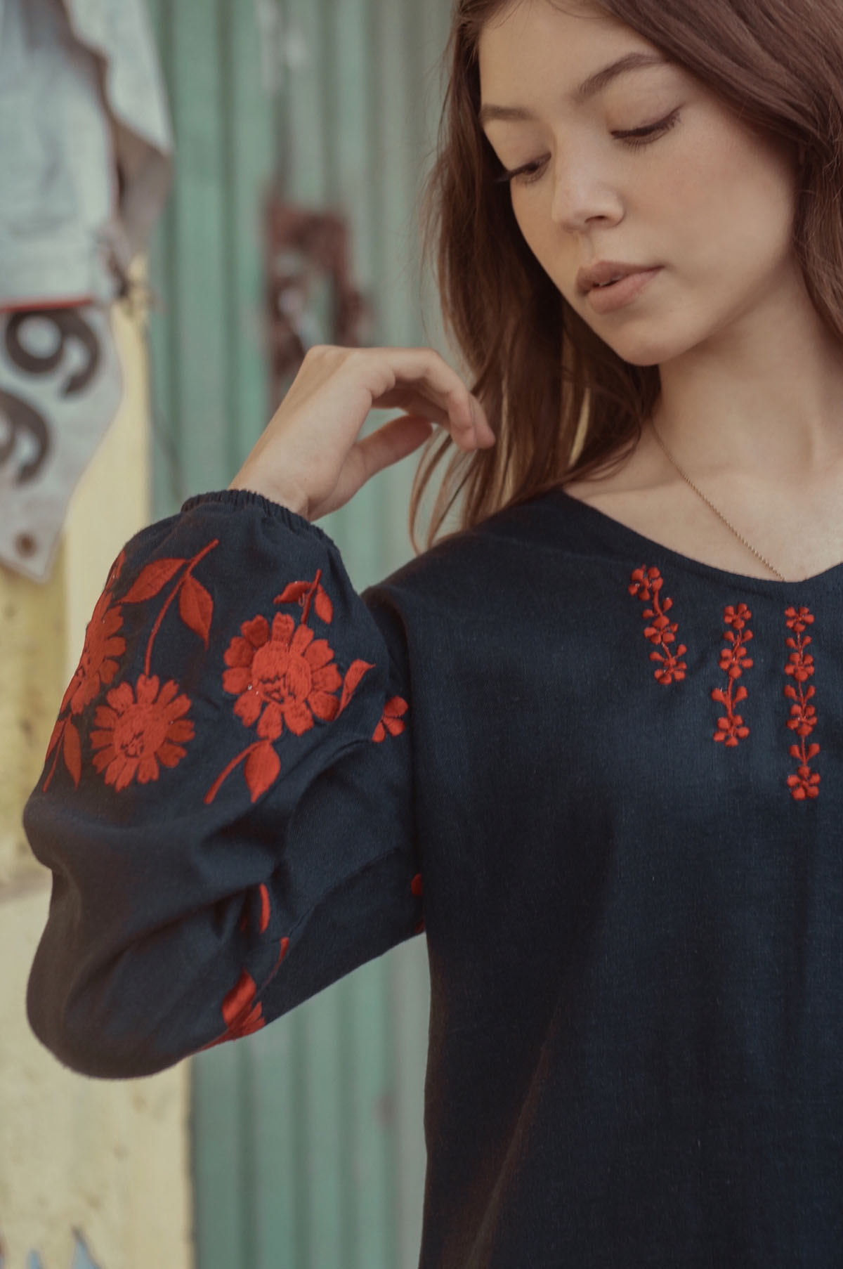Maria azul marino con rojo