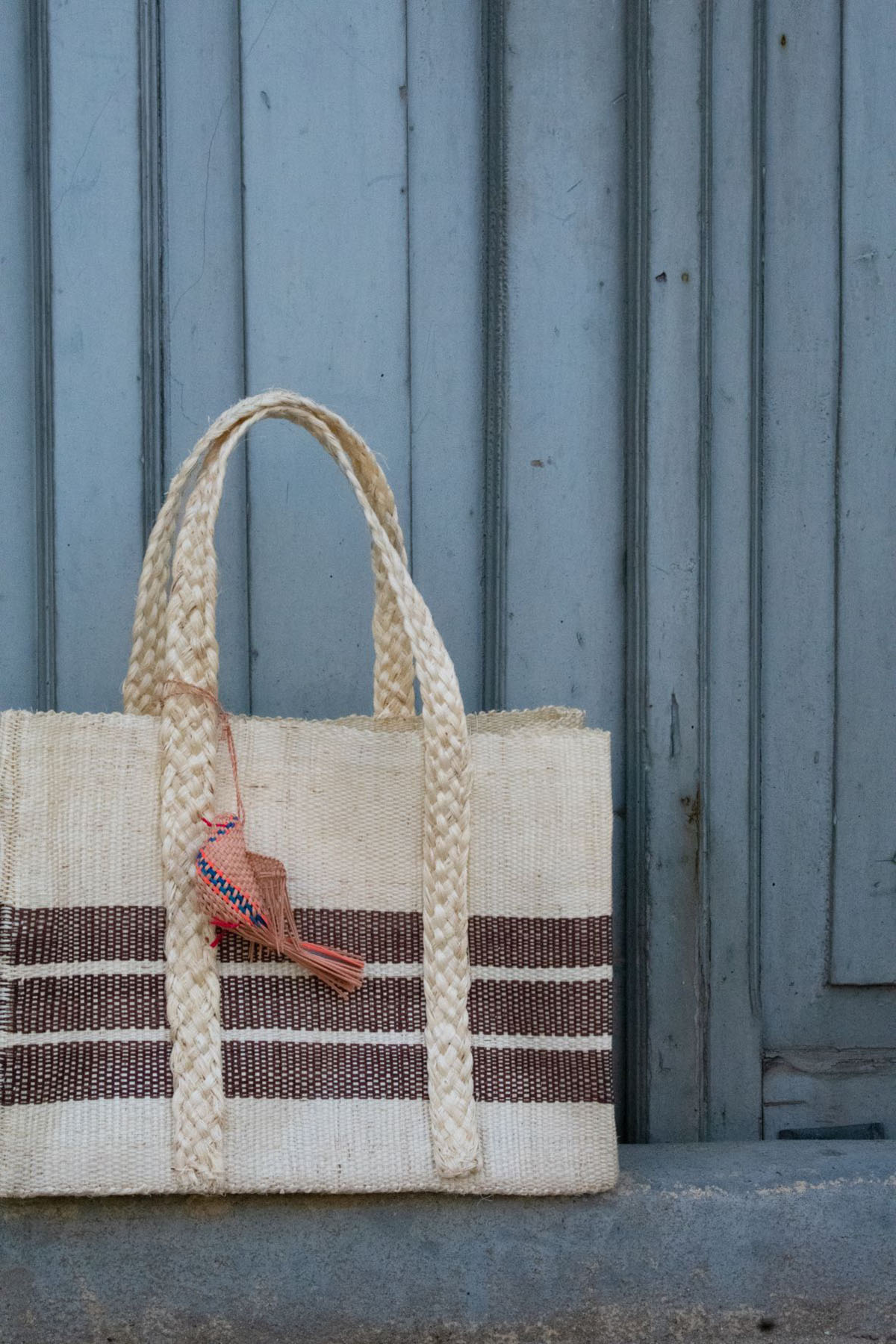 Bolsa Henequén cuadrada de rayas café con beige